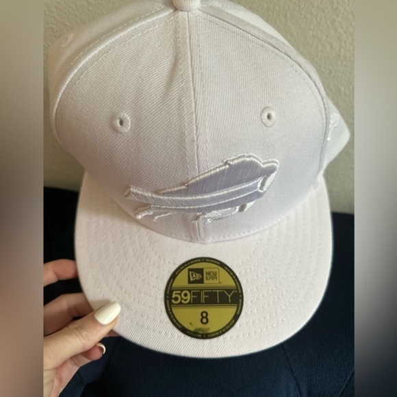 59 FIFTY Buffalo Bills Hat White On Whte Exclusive Yohandy NWT Fitted Size 8 - Picture 5 of 17